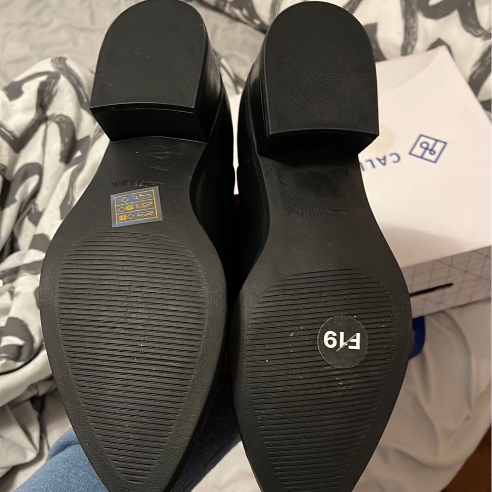 Ankle boots, new, never worn, in box.
